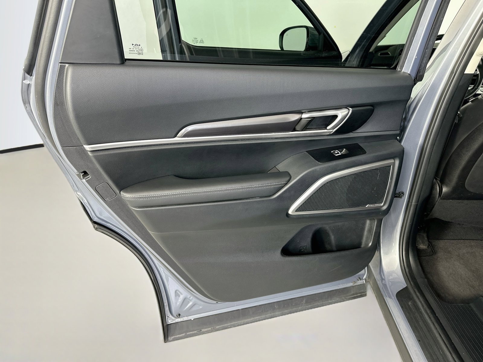 Used 2025 Kia Telluride S FWD image 29