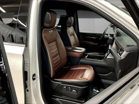 Used 2024 GMC Yukon XL Denali Ultimate image 30