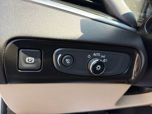 Used 2019 Buick Enclave Essence AWD/4WD image 17