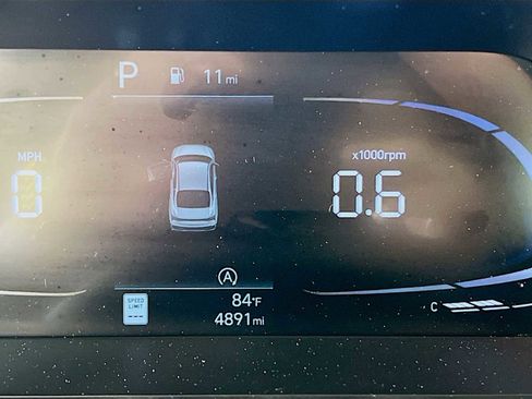Certified 2025 Hyundai Elantra SE FWD image 12