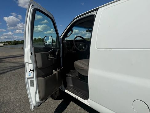 Used 2016 Chevrolet Express 2500 image 16
