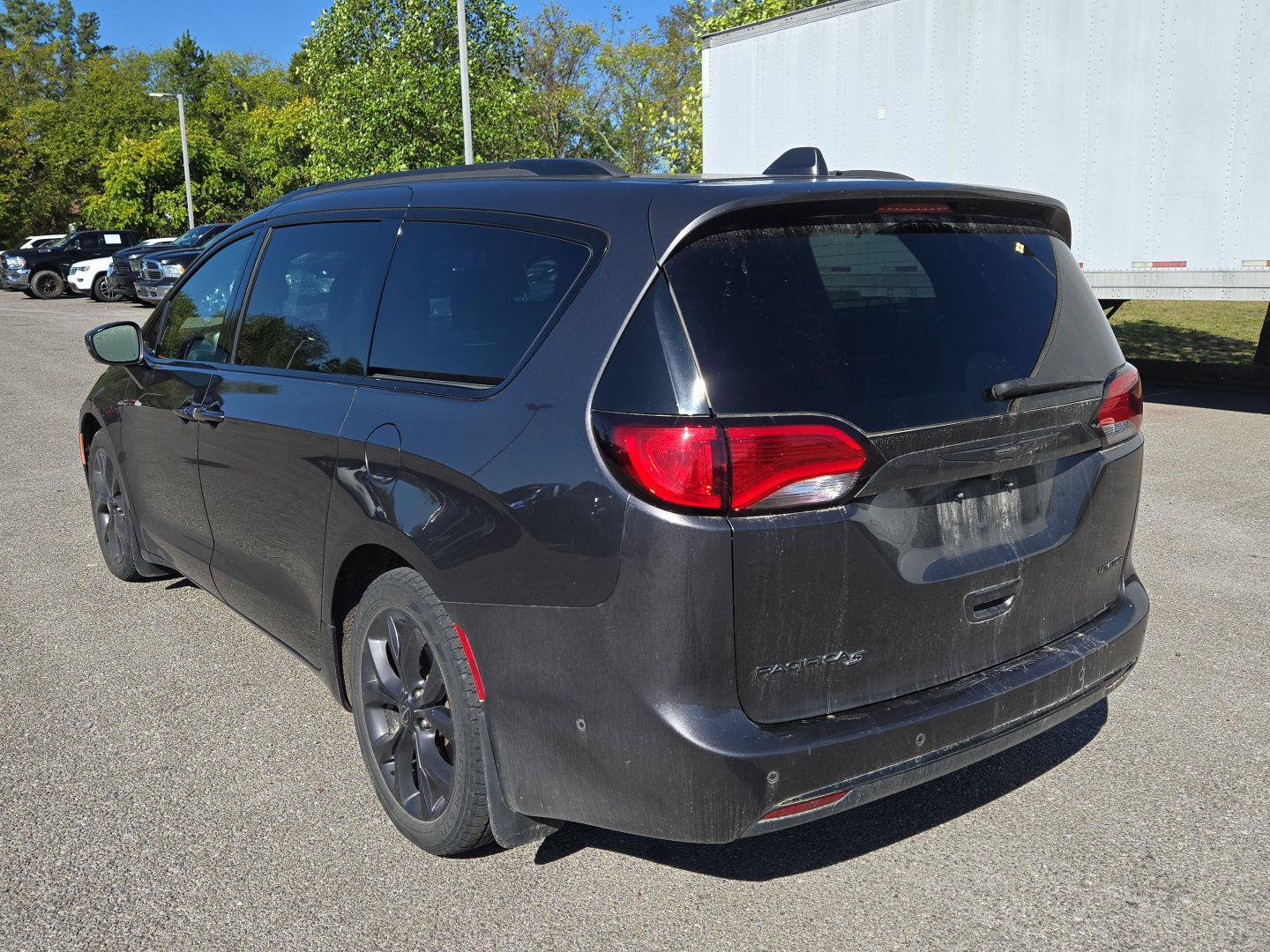 Used 2020 Chrysler Pacifica Limited w/ Advanced Safetytec Group FWD image 5