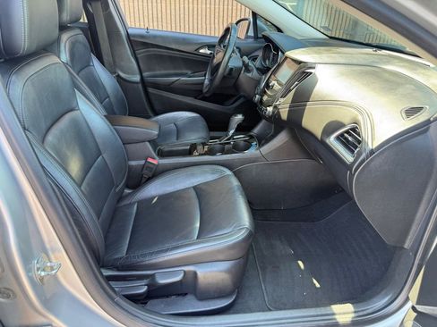 Used 2018 Chevrolet Cruze Premier FWD image 22
