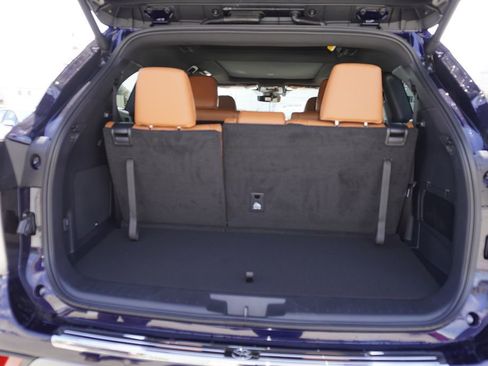 New 2026 Toyota Highlander Platinum image 9