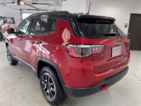 Used 2025 Jeep Compass Trailhawk AWD/4WD image 9