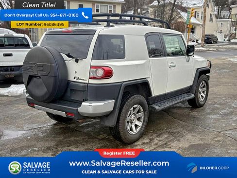 Used 2014 Toyota FJ Cruiser 4dr Sport image 4