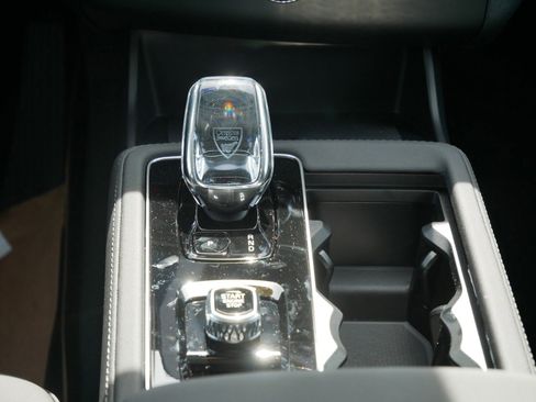 New 2026 Volvo XC90 B6 Plus w/ Protection Package Premier AWD/4WD image 9