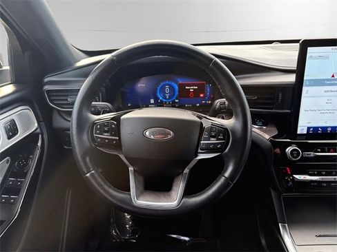 Used 2021 Ford Explorer Platinum image 12
