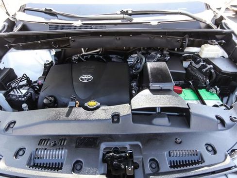 Used 2017 Toyota Highlander Limited w/ Carpet Mat Package image 66