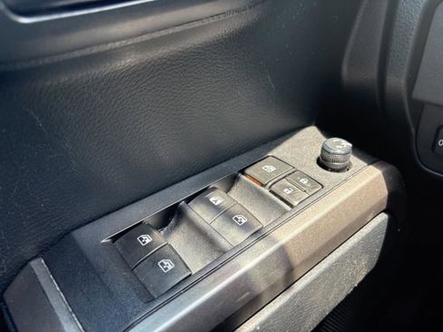 Used 2019 Toyota Tacoma SR5 RWD image 22