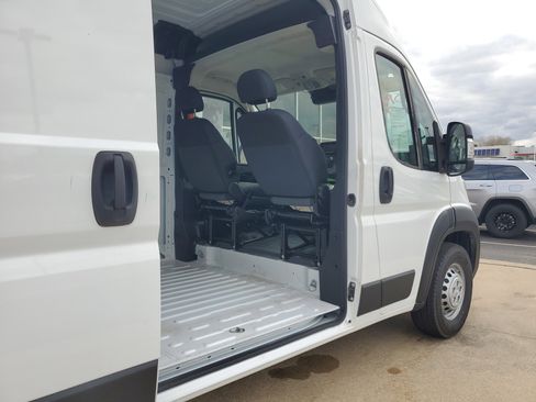 Used 2025 RAM ProMaster 2500 w/ Convenience Group image 17