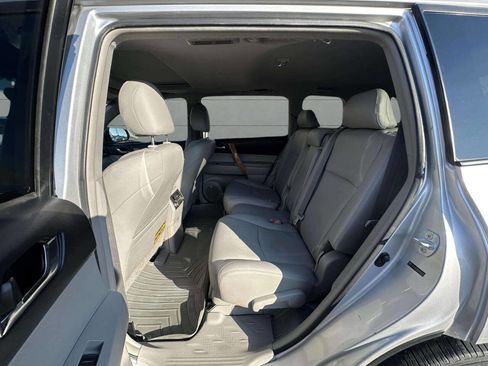 Used 2010 Toyota Highlander Limited image 20