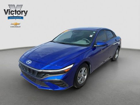 Used 2025 Hyundai Elantra SE image 3