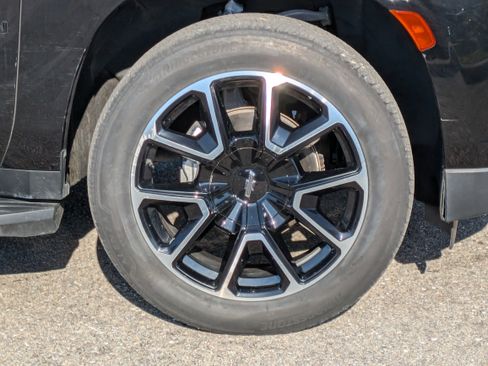 Used 2022 Chevrolet Suburban RST w/ Luxury Package image 11