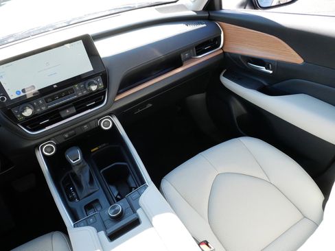 Certified 2026 Toyota Grand Highlander Platinum image 11