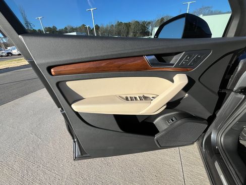 Used 2021 Audi Q5 Premium w/ Convenience Package image 15