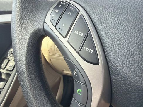 Used 2016 Hyundai Elantra GT FWD image 15