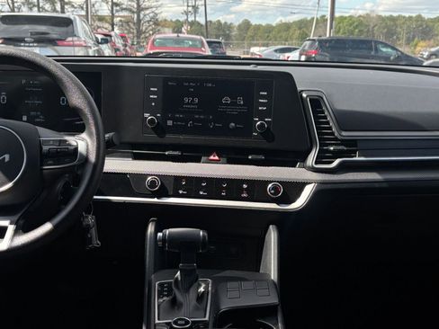 Used 2025 Kia Sportage LX image 23