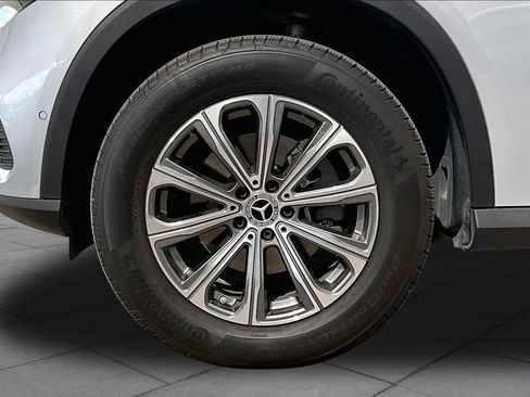 Used 2025 Mercedes-Benz GLC 300 4MATIC image 11