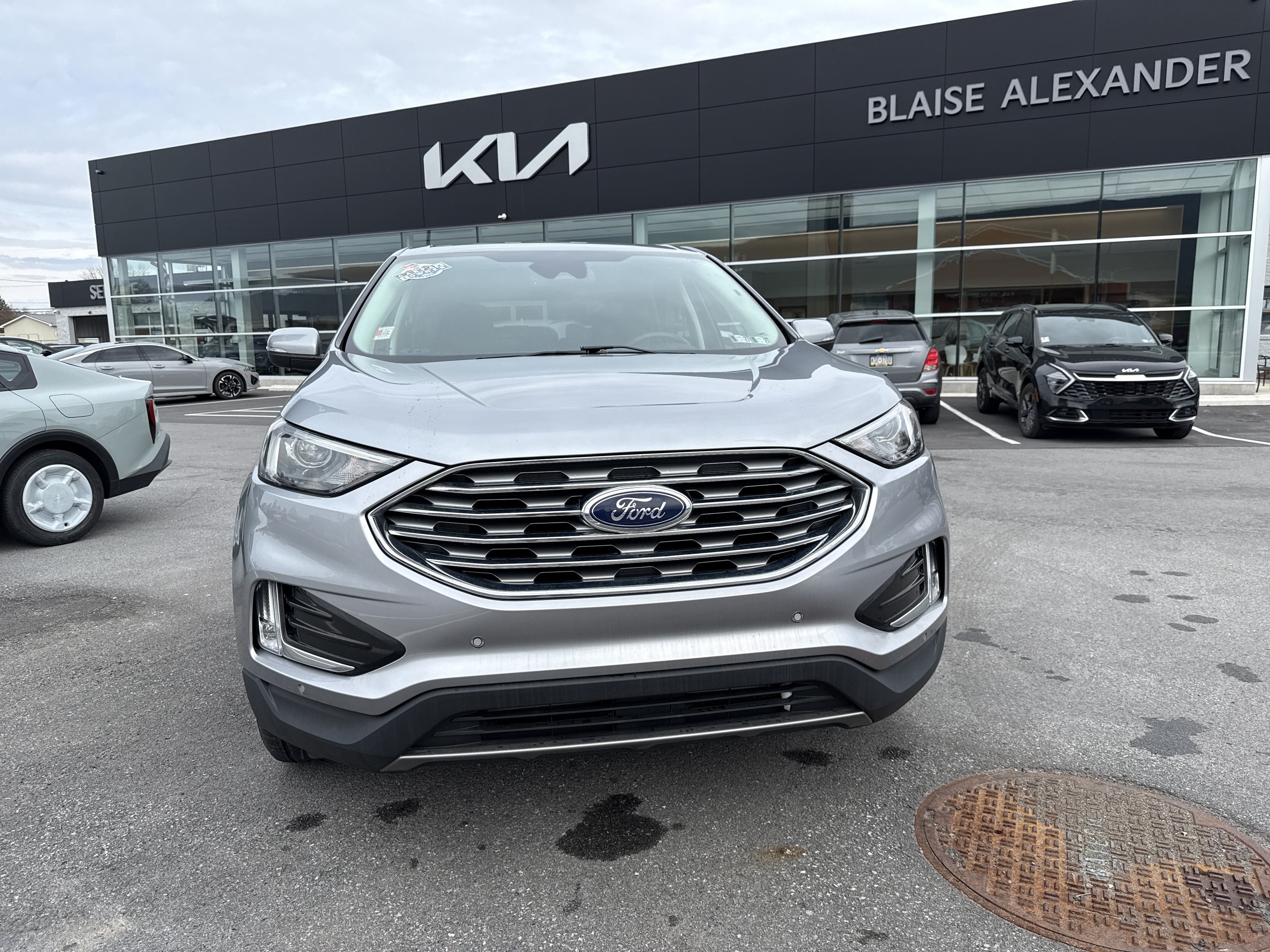 Used 2022 Ford Edge Titanium AWD/4WD image 9