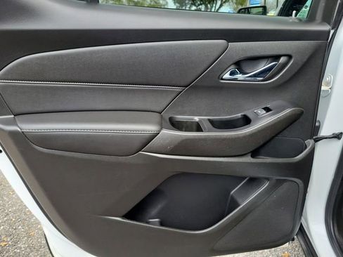 Certified 2023 Chevrolet Traverse LT image 11