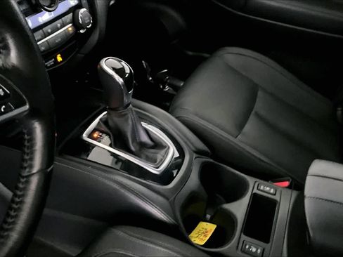 Used 2018 Nissan Rogue SL AWD/4WD image 16