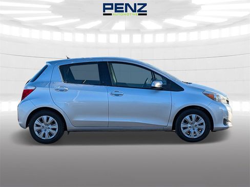 Used 2012 Toyota Yaris SE image 8