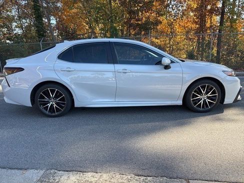 Used 2024 Toyota Camry SE image 7