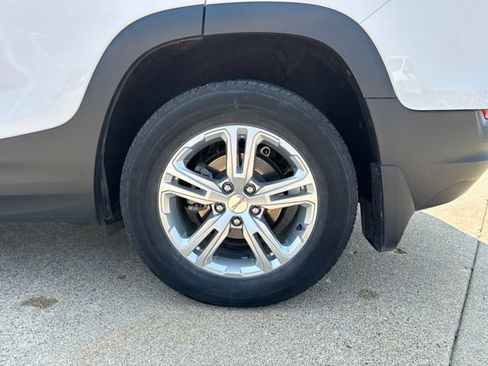 Used 2022 GMC Terrain SLE w/ Driver Convenience Package AWD/4WD image 11