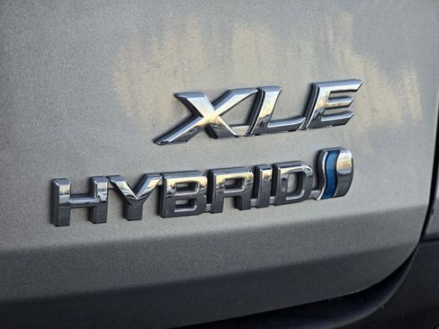 Used 2024 Toyota Sienna XLE image 25