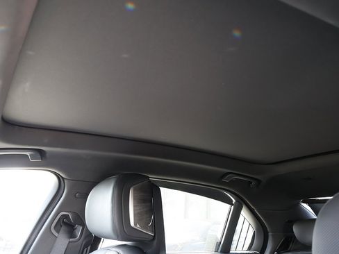 Used 2025 BMW 740i image 24