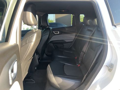 Used 2024 Jeep Compass Latitude AWD/4WD image 12