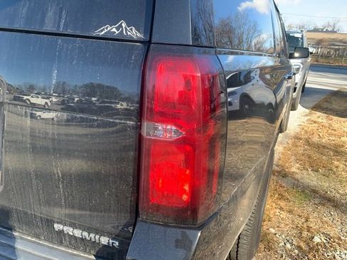 Used 2020 Chevrolet Suburban Premier w/ Premier Plus Edition image 8