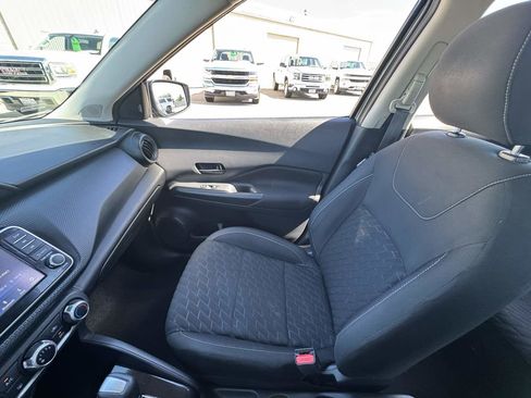 Used 2021 Nissan Kicks S image 32