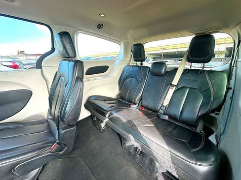 Used 2021 Chrysler Voyager Lxi image 24
