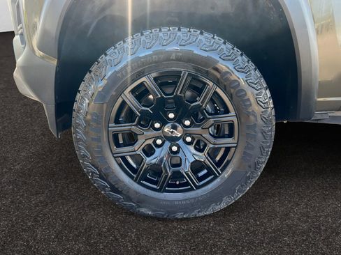 Used 2023 Chevrolet Colorado Trail Boss w/ Technology Package image 14