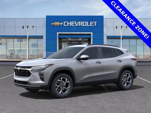 New 2025 Chevrolet Trax LT w/ Driver Confidence Package image 2
