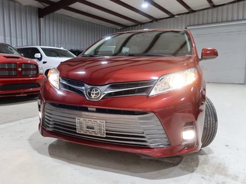 Used 2019 Toyota Sienna XLE FWD image 38