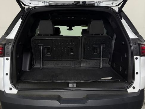 Used 2023 Chevrolet Traverse LT FWD image 11