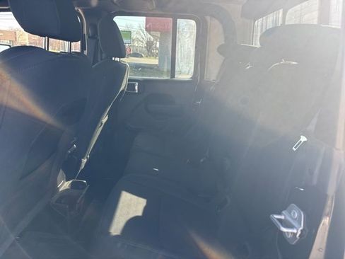 Used 2022 Jeep Gladiator Willys image 15