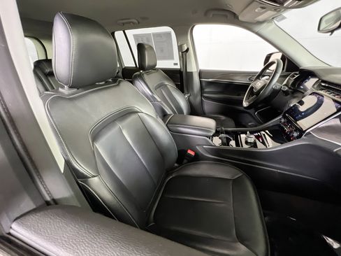 Used 2022 Jeep Grand Cherokee Limited image 27