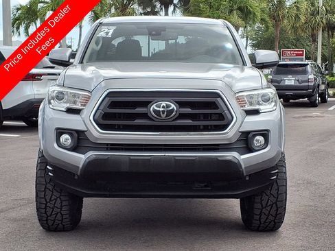 Used 2021 Toyota Tacoma SR5 AWD/4WD image 2