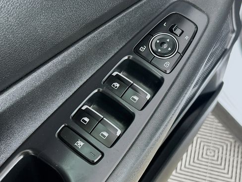 Used 2020 Hyundai Santa Fe SE image 17