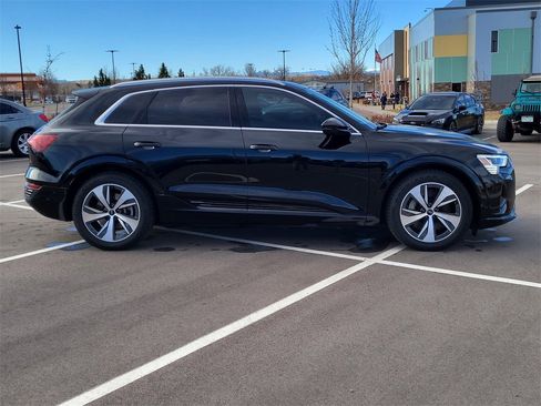 Used 2024 Audi Q8 e-tron Premium Plus image 6