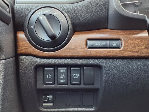 Used 2017 Nissan Titan Platinum Reserve image 21