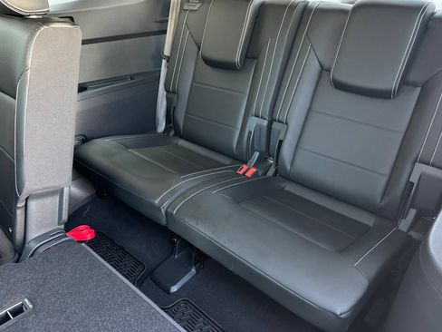 Used 2023 Volkswagen Atlas SE w/ Black Wheel Package FWD image 15