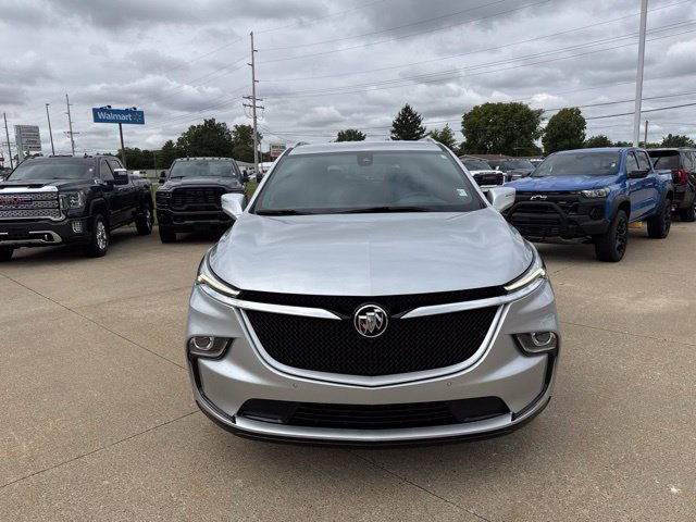 Used 2022 Buick Enclave Essence w/ Sport Touring Edition FWD image 2
