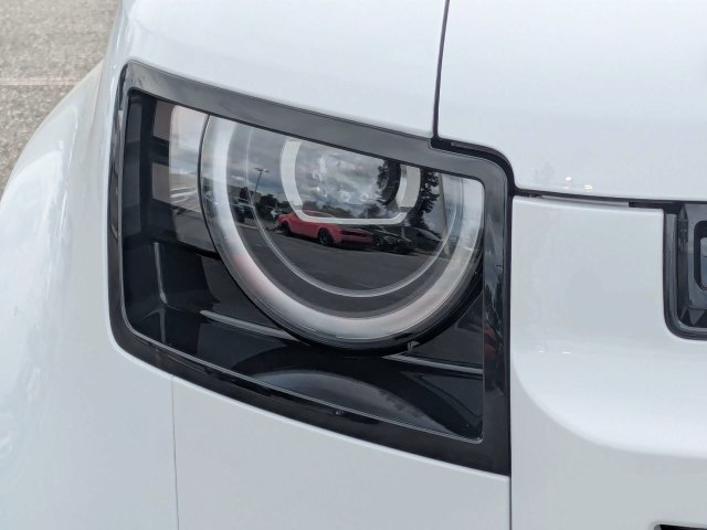Used 2026 Land Rover Defender 110 X-Dynamic SE AWD/4WD image 10