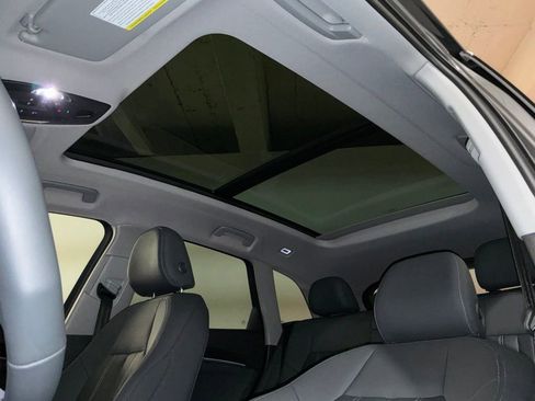 Used 2025 Audi Q5 Premium w/ Convenience Package image 5