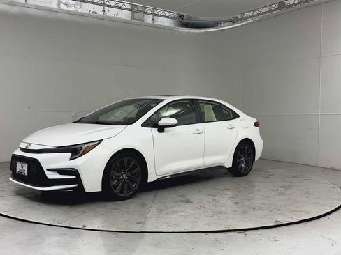 Used 2024 Toyota Corolla XSE FWD image 8